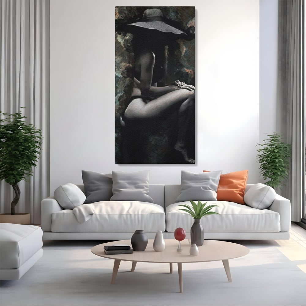 Tablou canvas cu tablou canvas cu silueta feminina, fara rama, pe sasiu de lemn, pe perete intr-un living